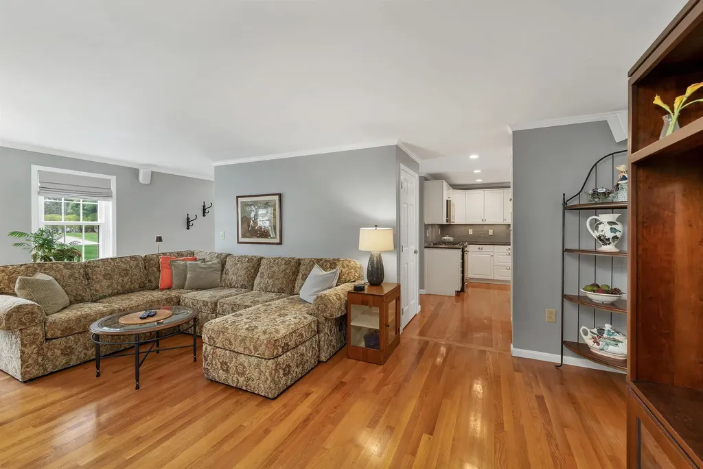 70 Spindlewick Drive Nashua NH 03062