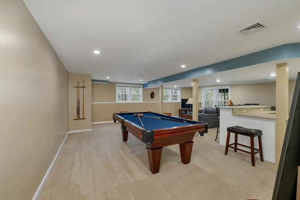 70 Spindlewick Drive Nashua NH 03062
