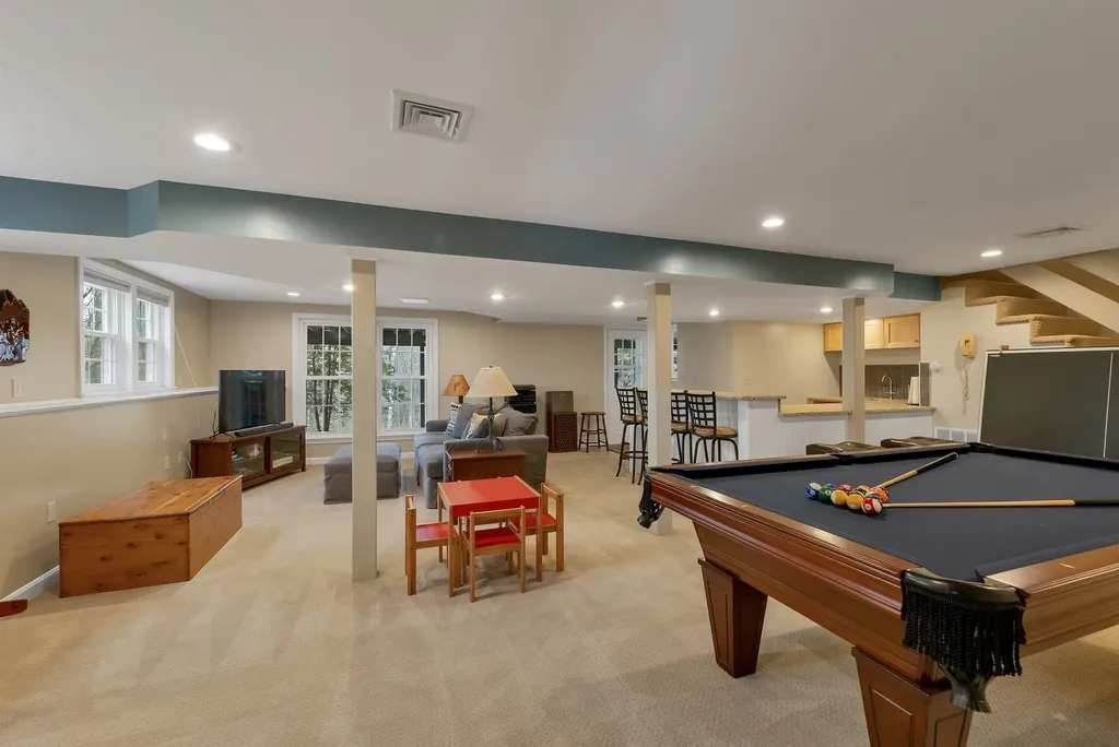 70 Spindlewick Drive Nashua NH 03062