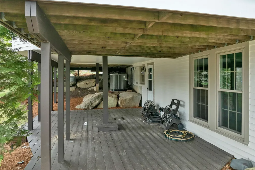 70 Spindlewick Drive Nashua NH 03062