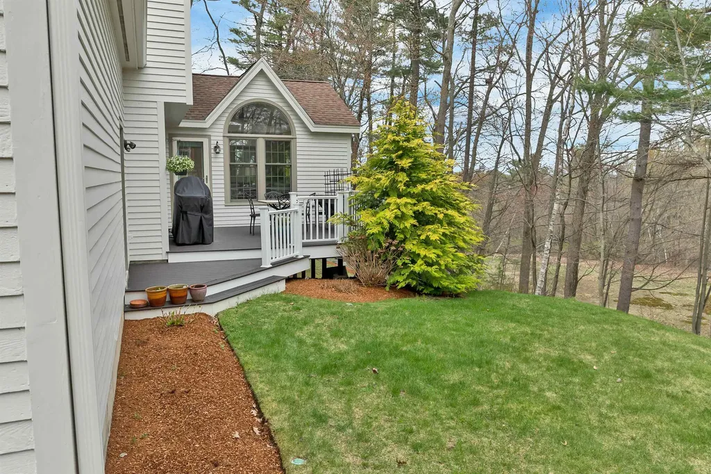 70 Spindlewick Drive Nashua NH 03062