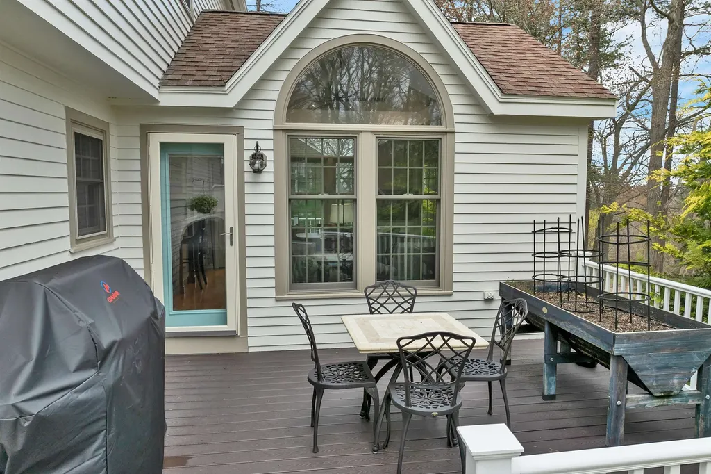 70 Spindlewick Drive Nashua NH 03062