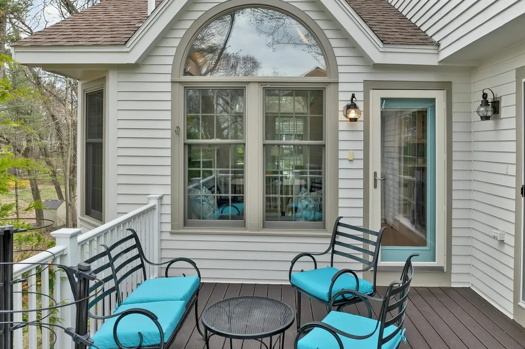 70 Spindlewick Drive Nashua NH 03062
