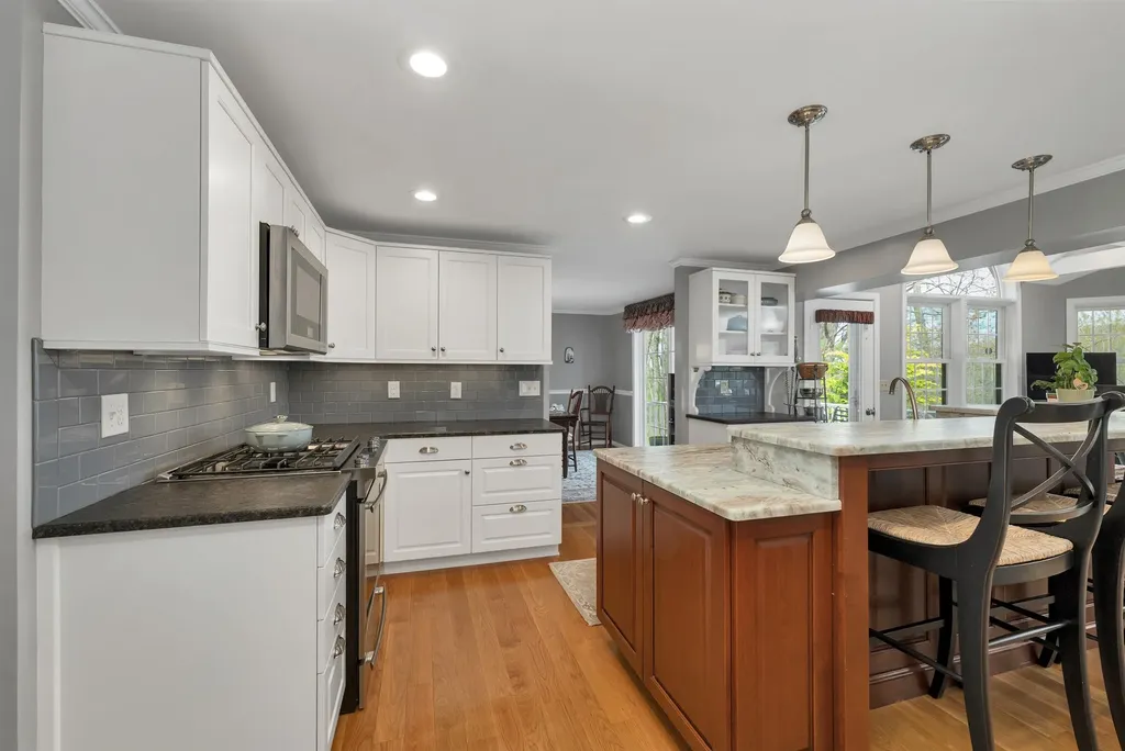 70 Spindlewick Drive Nashua NH 03062