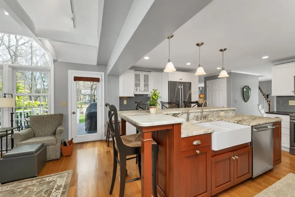 70 Spindlewick Drive Nashua NH 03062