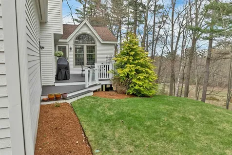 70 Spindlewick Drive Nashua NH 03062