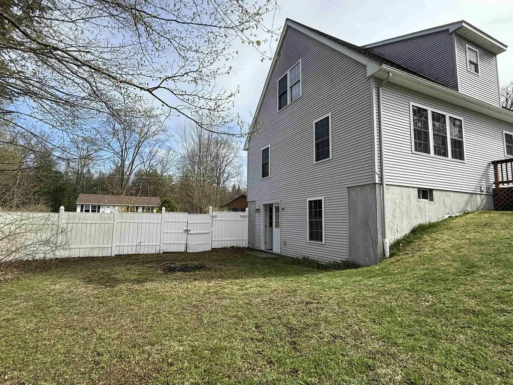 103 Sherwood Circle Brattleboro VT 05301
