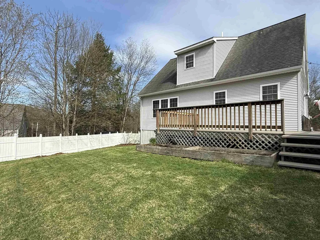 103 Sherwood Circle Brattleboro VT 05301
