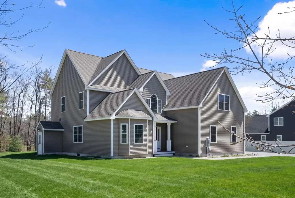 44 Sheffield Street Windham NH 03087