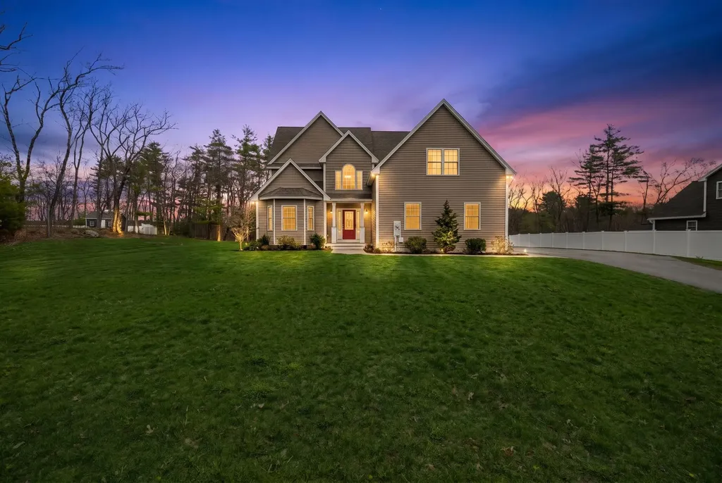 44 Sheffield Street Windham NH 03087