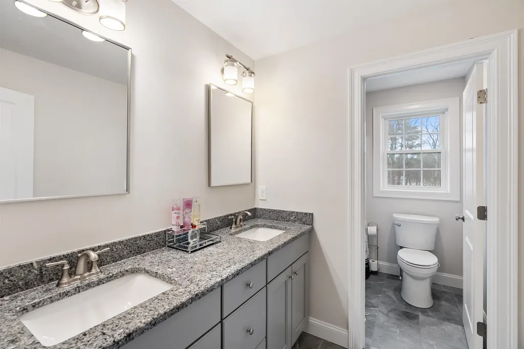 44 Sheffield Street Windham NH 03087