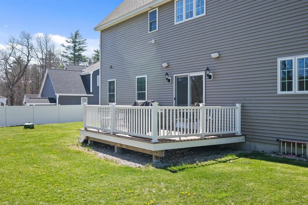 44 Sheffield Street Windham NH 03087