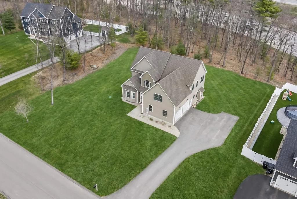 44 Sheffield Street Windham NH 03087