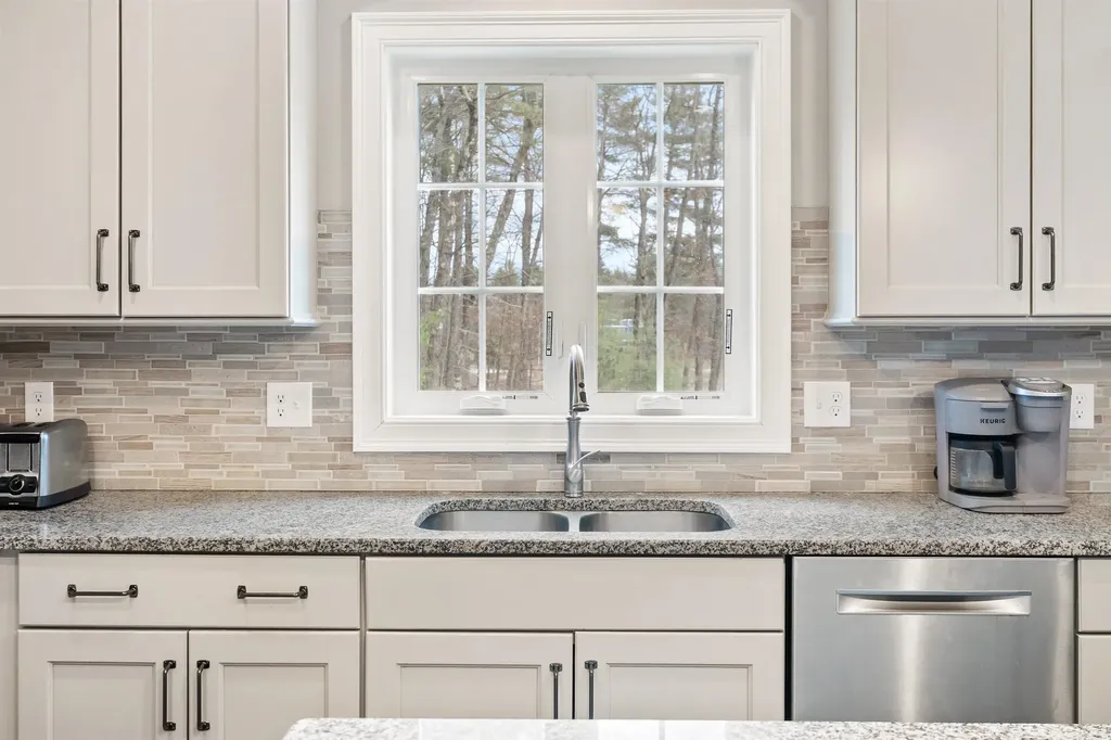 44 Sheffield Street Windham NH 03087