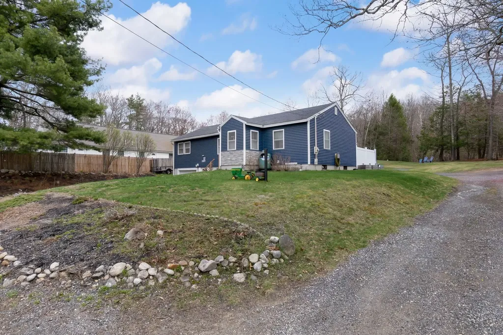 182 S Main Street Newton NH 03858