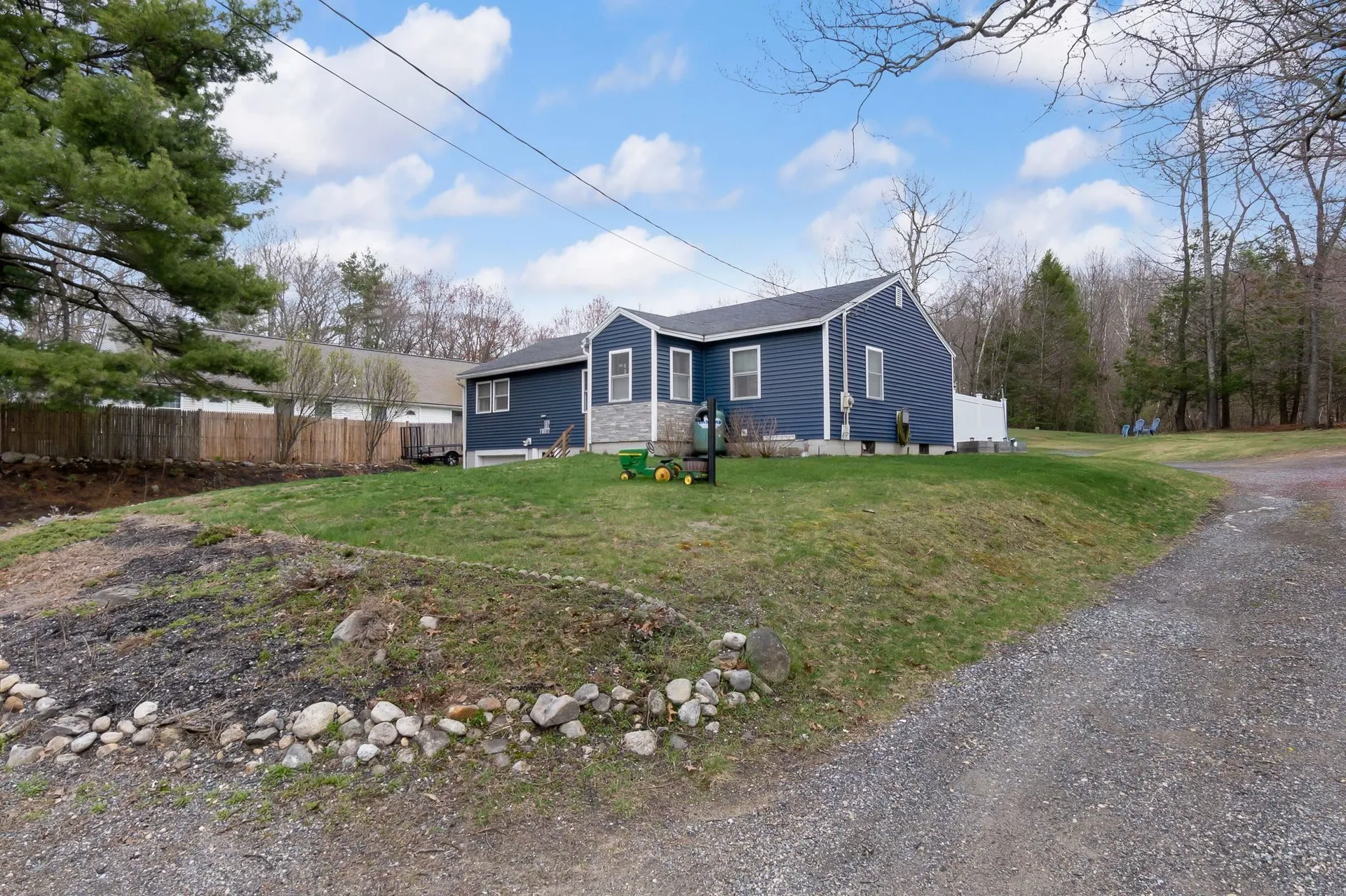 182 S Main Street Newton NH 03858