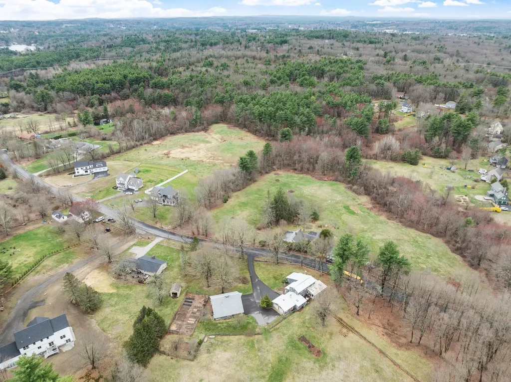 76 English Range Road Derry NH 03038