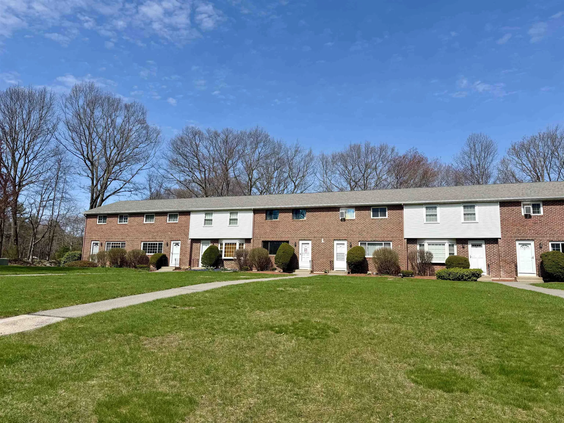 88 Oakridge Drive Londonderry NH 03053