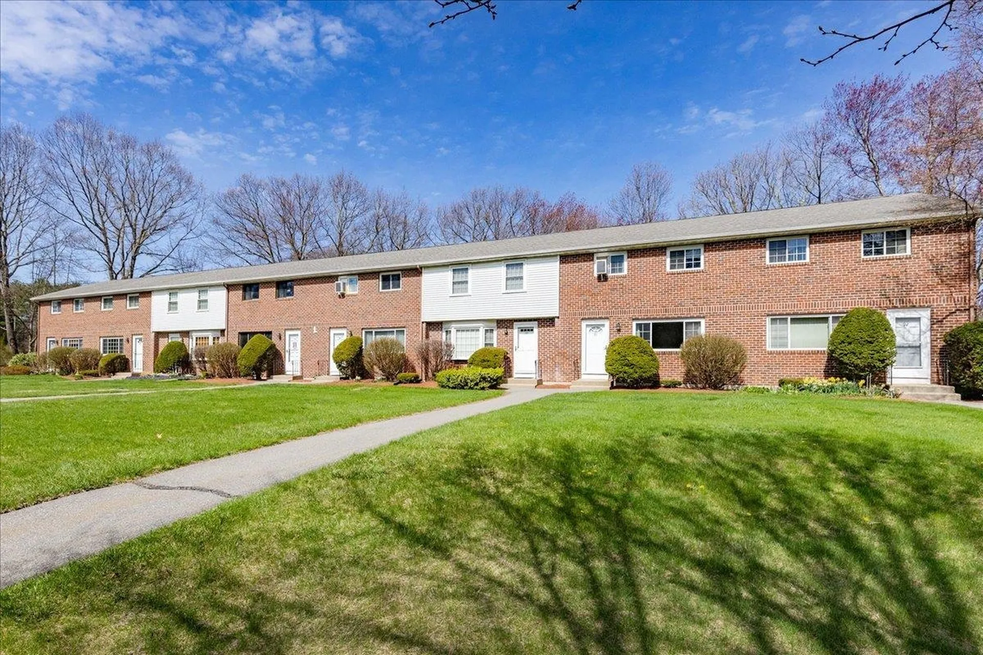 88 Oakridge Drive Londonderry NH 03053