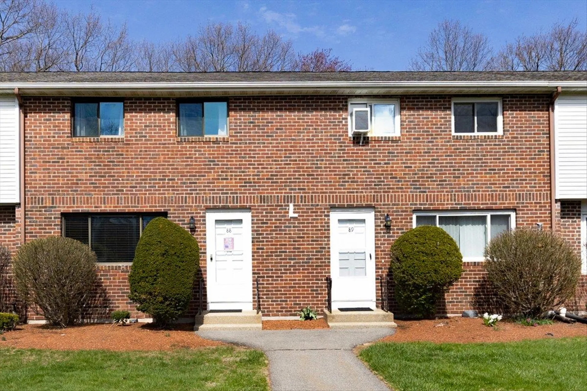 88 Oakridge Drive Londonderry NH 03053