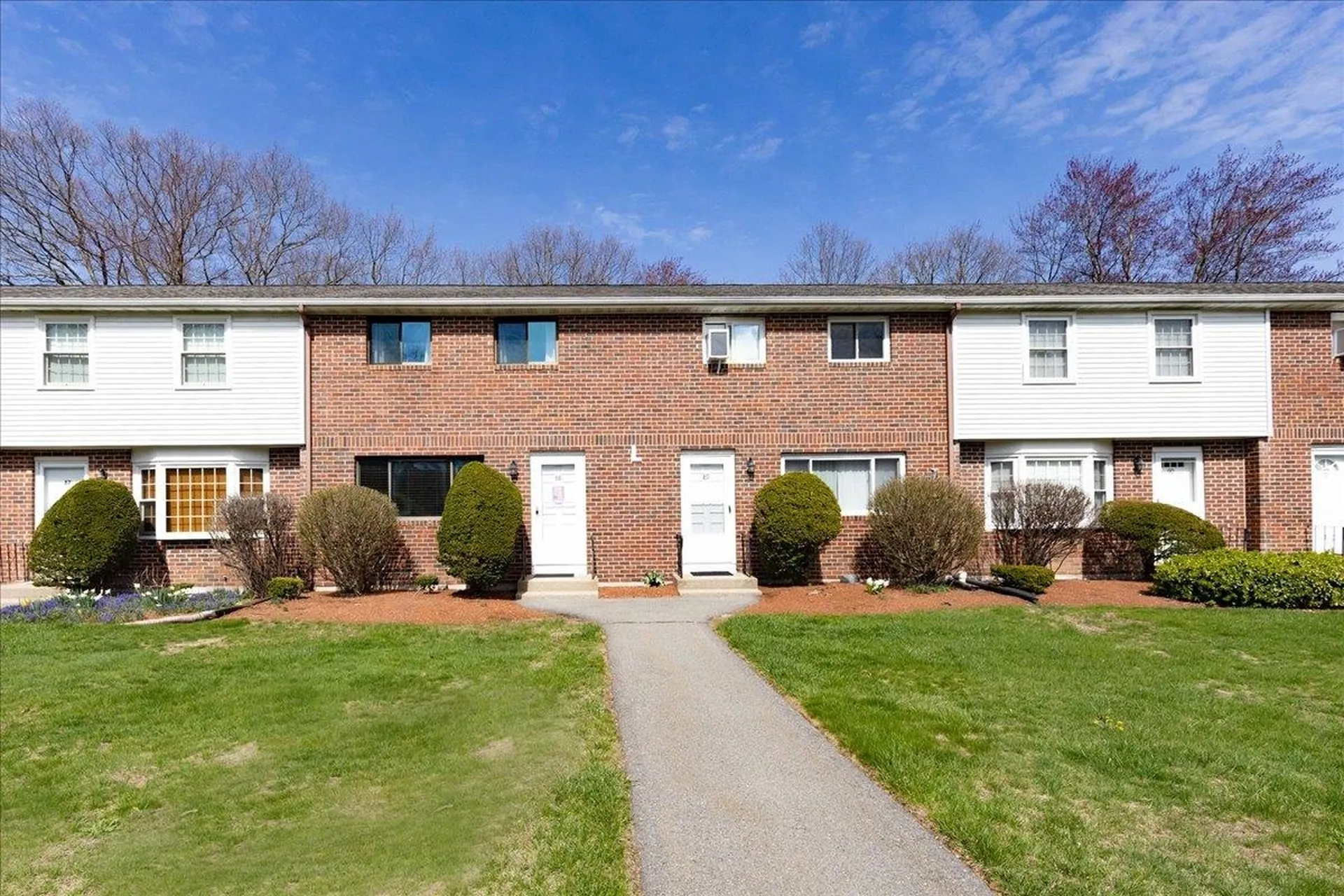 88 Oakridge Drive Londonderry NH 03053
