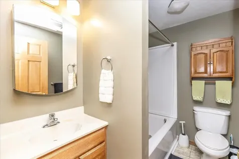 88 Oakridge Drive Londonderry NH 03053