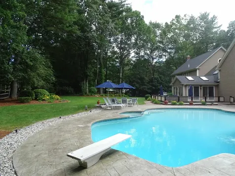 18 Hawthorne Road Windham NH 03087
