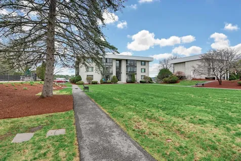 33 Spit Brook Road Nashua NH 03060