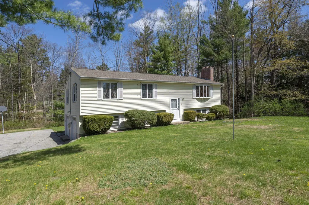20 Blair Avenue Hillsborough NH 03244
