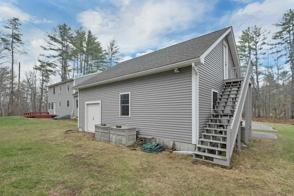 22 Duckworth Road Hebron NH 03241