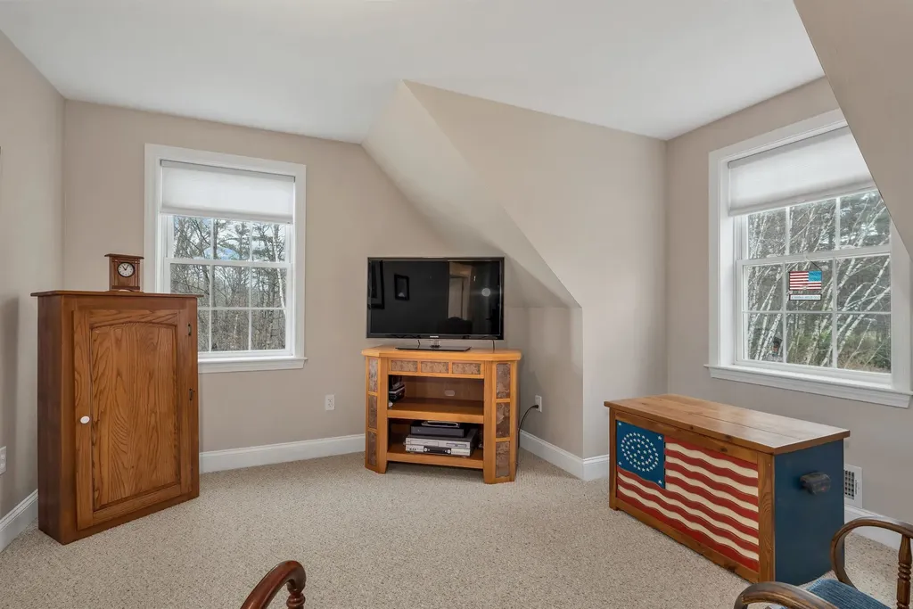 22 Duckworth Road Hebron NH 03241