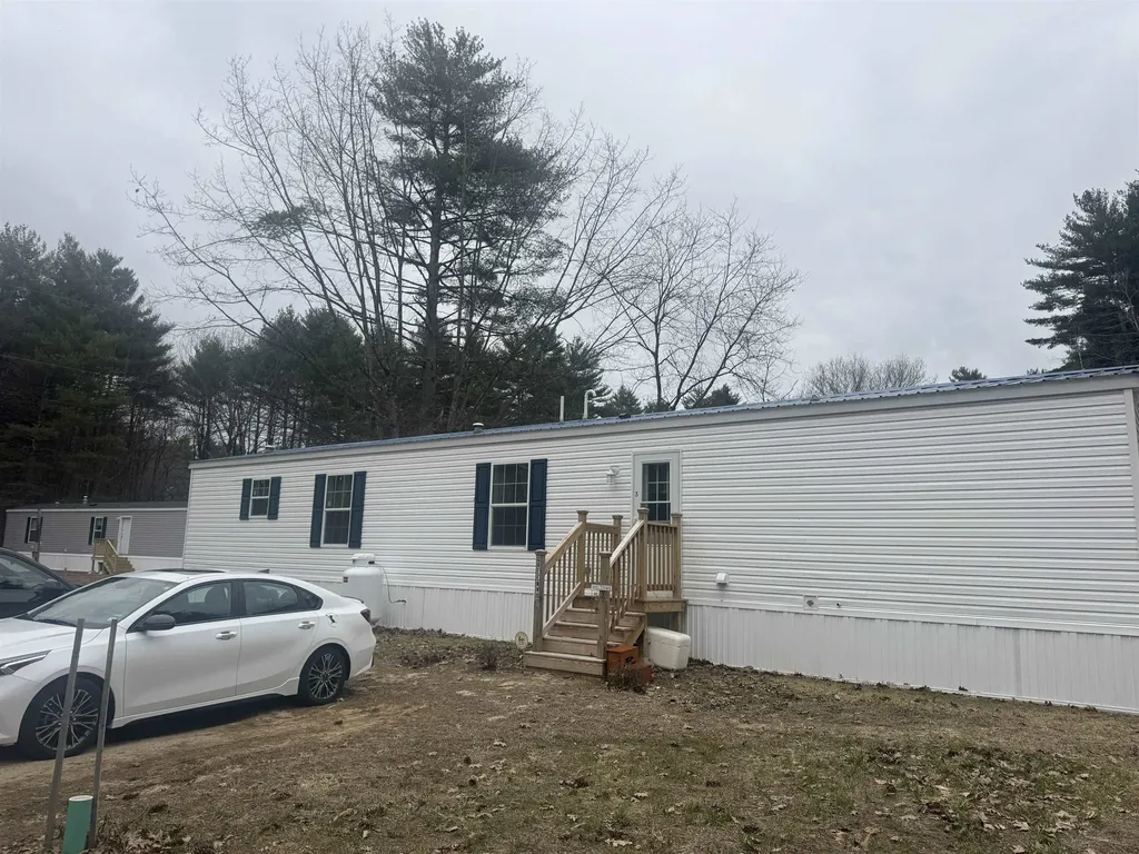 3 Chamberlain Court Deering NH 03244