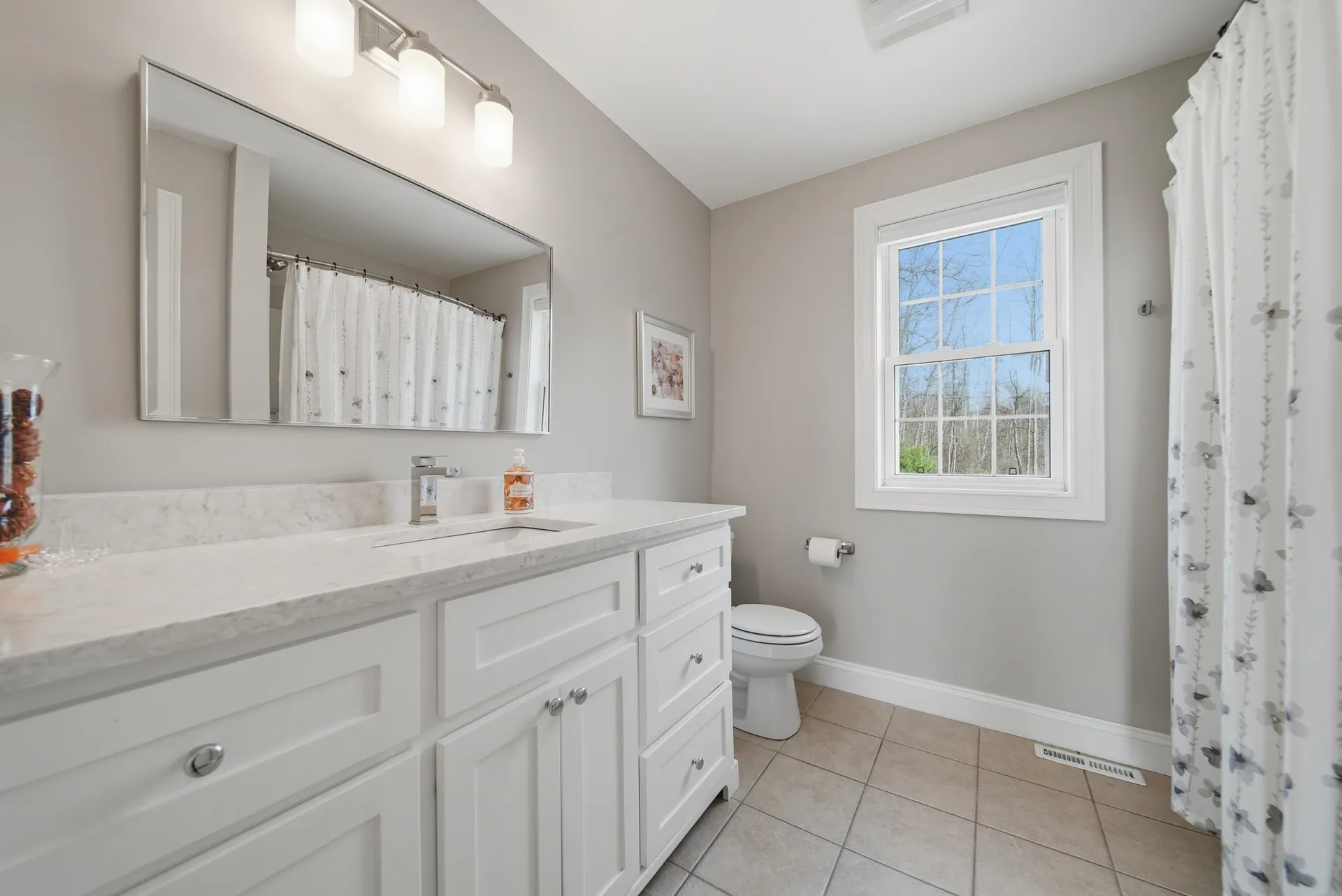 5 Zoe Lane Newton NH 03858