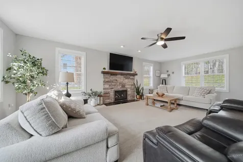 5 Zoe Lane Newton NH 03858