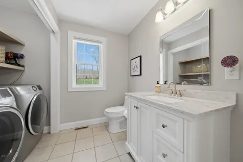 5 Zoe Lane Newton NH 03858