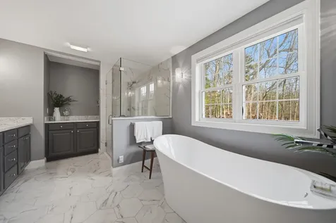 5 Zoe Lane Newton NH 03858