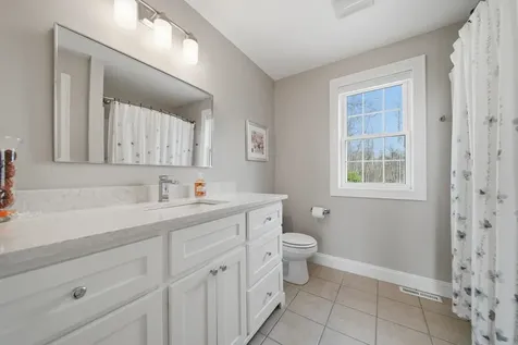 5 Zoe Lane Newton NH 03858