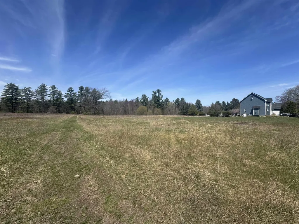3 Willow Run Concord NH 03303