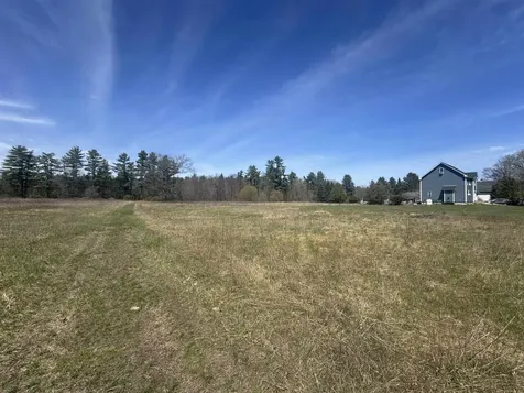 3 Willow Run Concord NH 03303