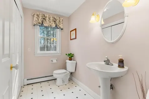 7 Lindon Drive Brentwood NH 03833
