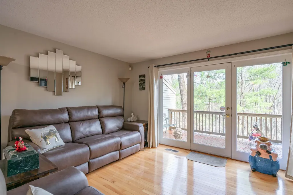 8 Bartemus Trail Nashua NH 03063