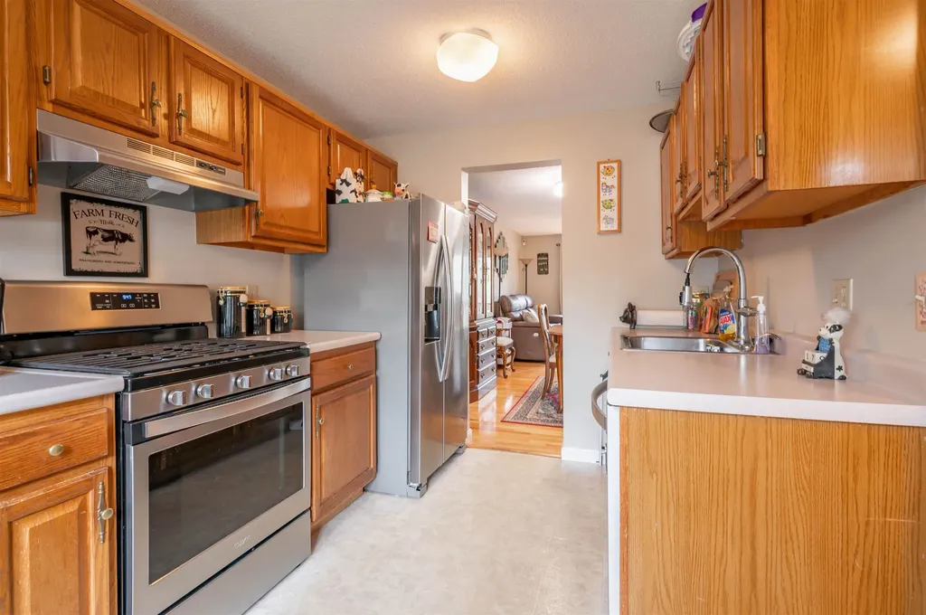 8 Bartemus Trail Nashua NH 03063