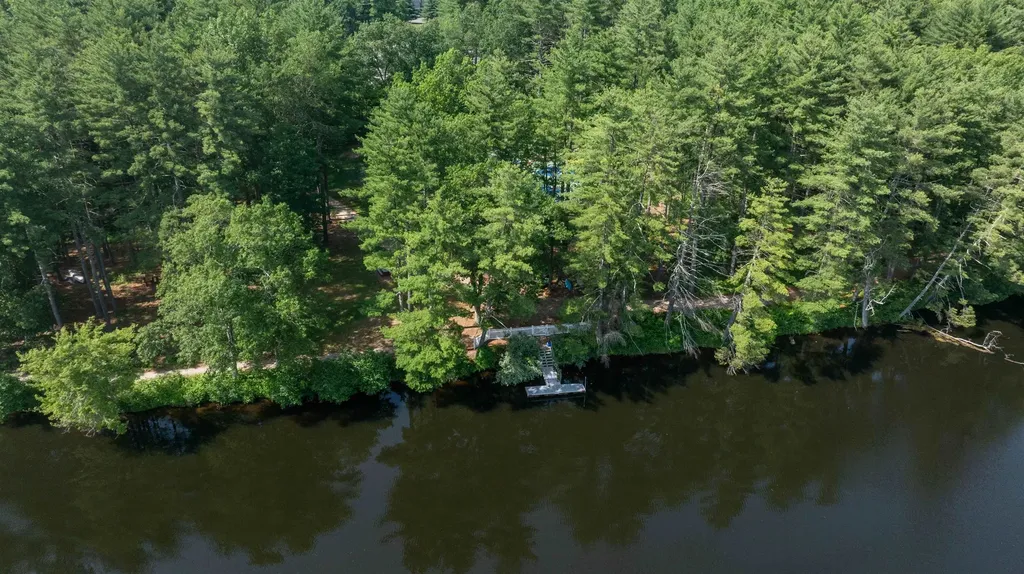 8 Bartemus Trail Nashua NH 03063