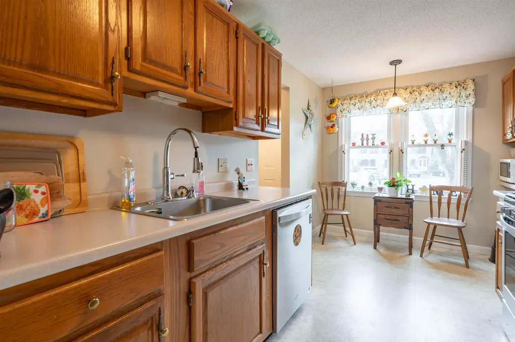 8 Bartemus Trail Nashua NH 03063