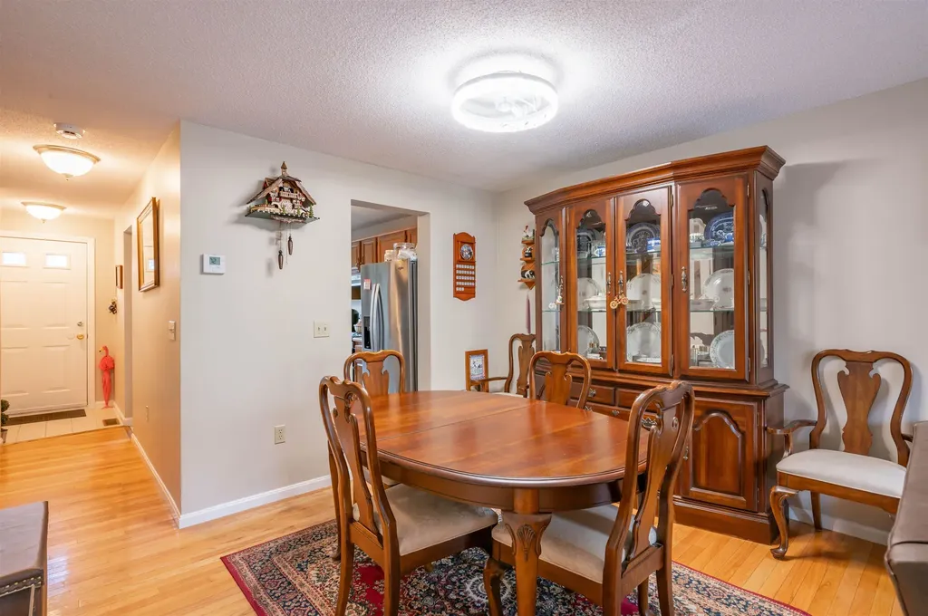 8 Bartemus Trail Nashua NH 03063