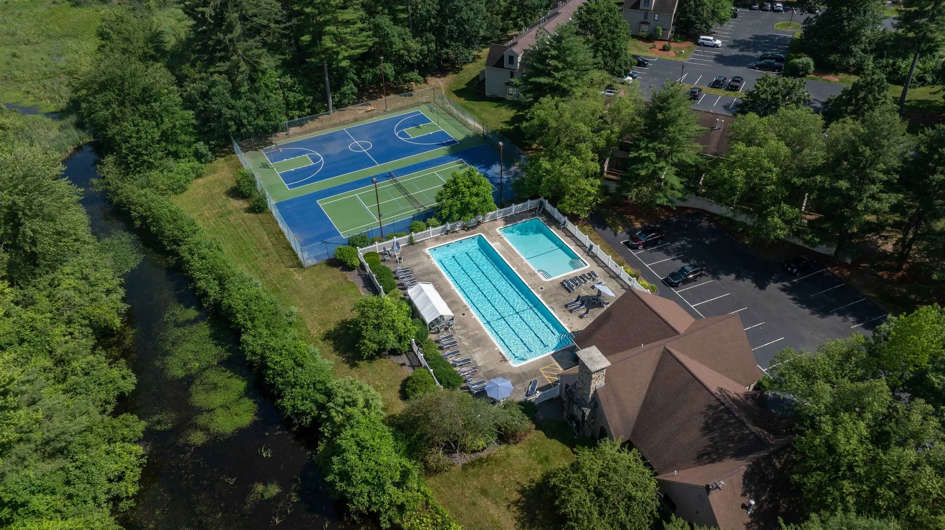 8 Bartemus Trail Nashua NH 03063