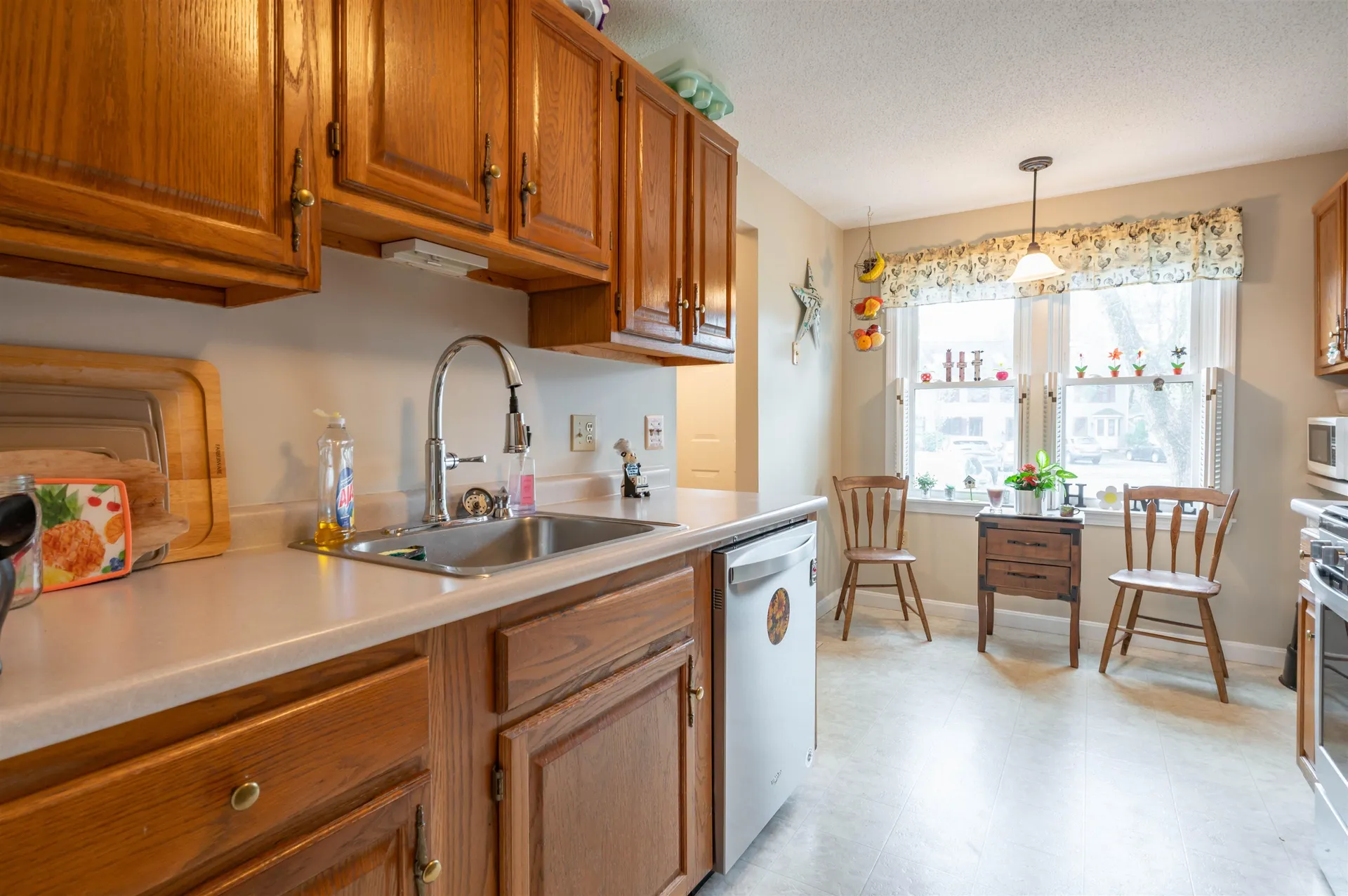 8 Bartemus Trail Nashua NH 03063