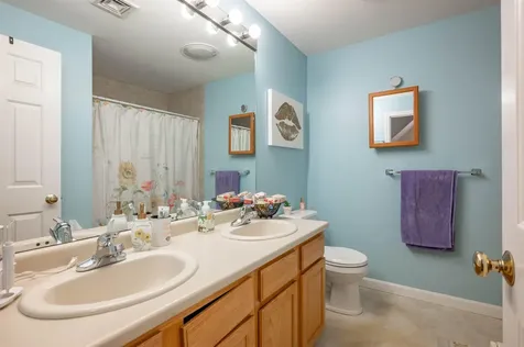 8 Bartemus Trail Nashua NH 03063