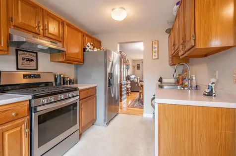 8 Bartemus Trail Nashua NH 03063