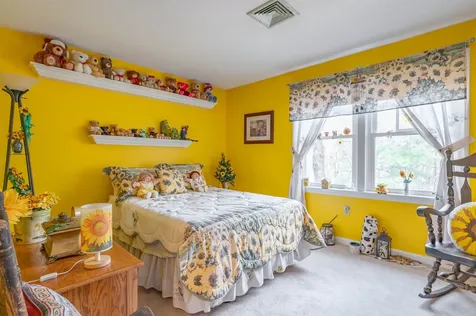 8 Bartemus Trail Nashua NH 03063